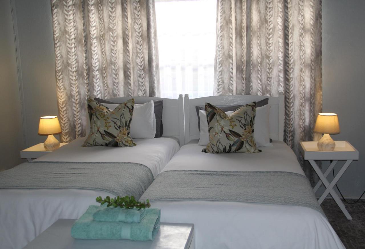 @Karoo Guesthouse Храфф-Рейнет Экстерьер фото