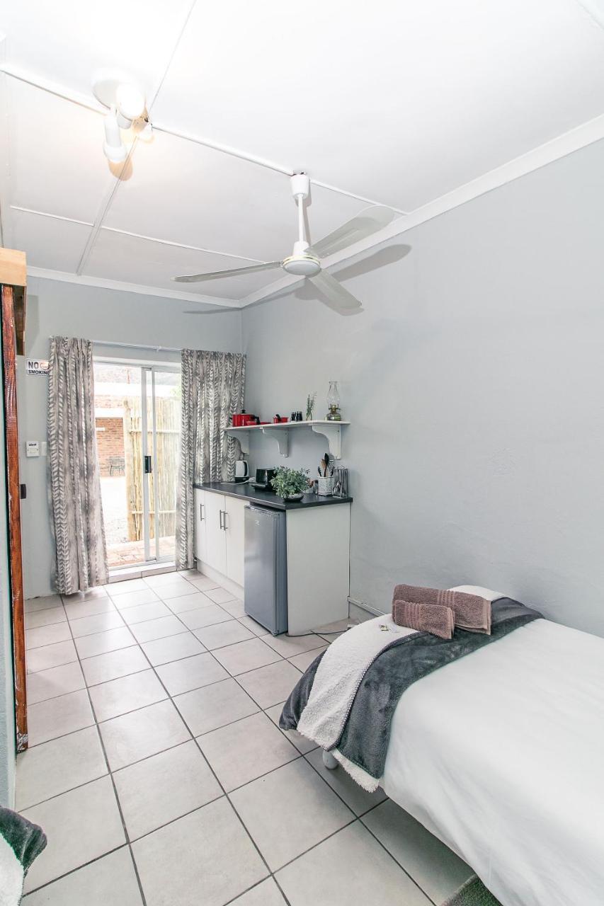 @Karoo Guesthouse Храфф-Рейнет Экстерьер фото